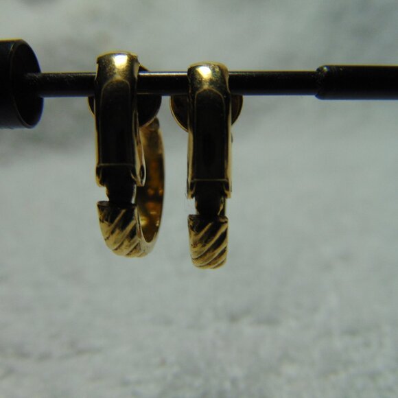 CLIP EARRINGS, Vintage 1928 Gold Tone Small Hoop Earrings - Picture 4 of 6